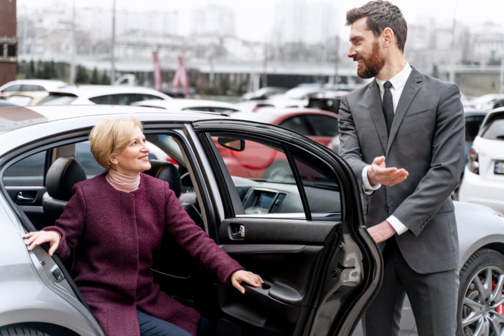 Airport Transfers vs Local Taxis: Which Is Better for Long Trips